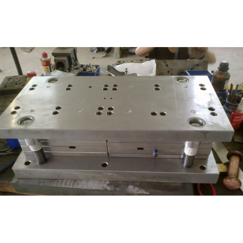 Stamping die