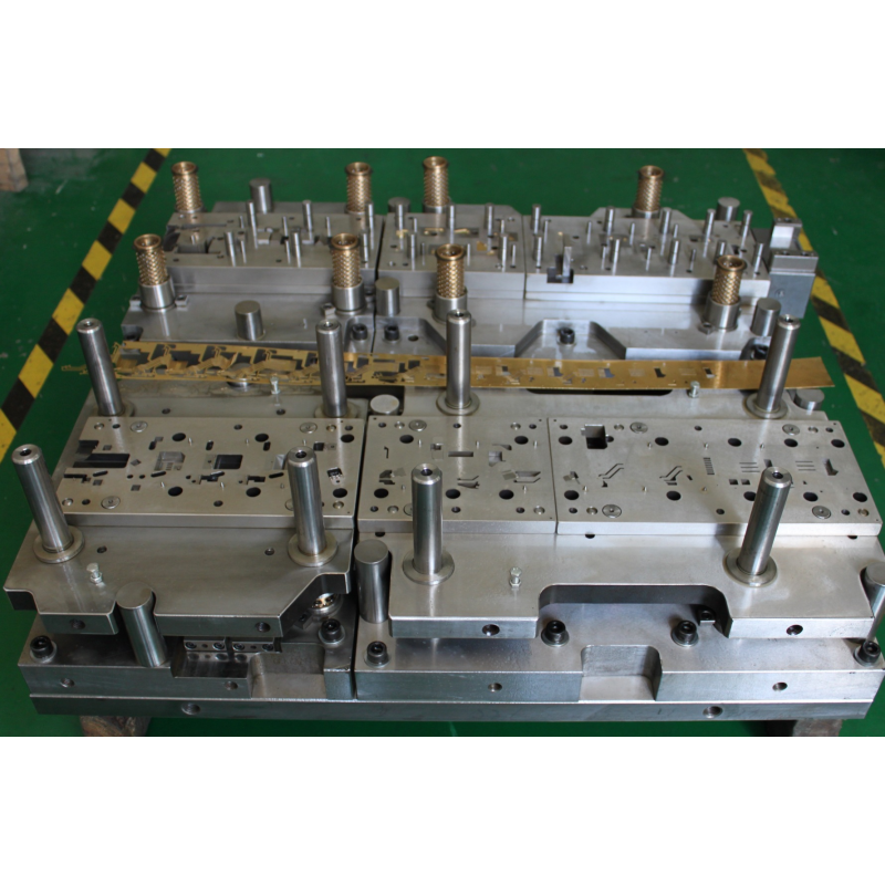 Stamping die